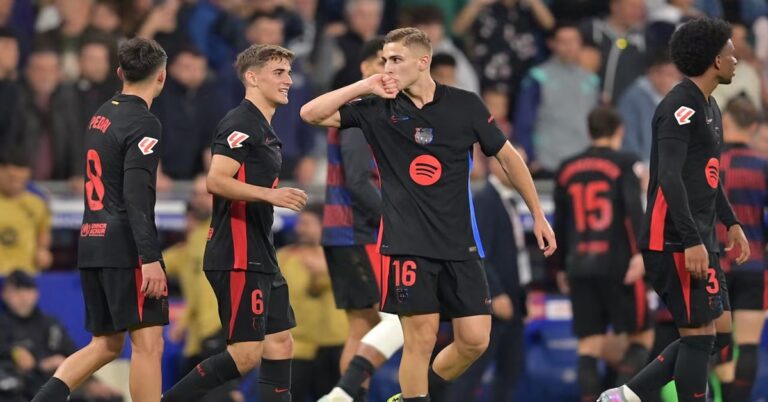EL BARCELONA RECUPERA EL TÍTULO DE LALIGA 5 En la foto, el Barcelona celebra el título de Liga