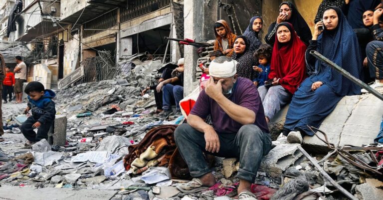 ATAQUES ISRAELÍES DEJAN 64 MUERTOS EN GAZA MIENTRAS TRUMP DEJA ORIENTE MEDIO 5 En la foto, Gaza tras un bombardeo