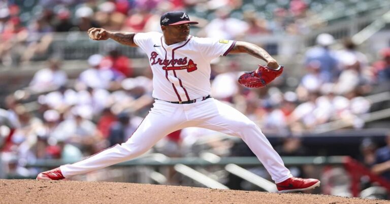 RAISEL IGLESIAS SALVA SÉPTIMO JUEGO DE LA TEMPORADA 2 En la foto, el lanzador cubano Raisel Iglesias