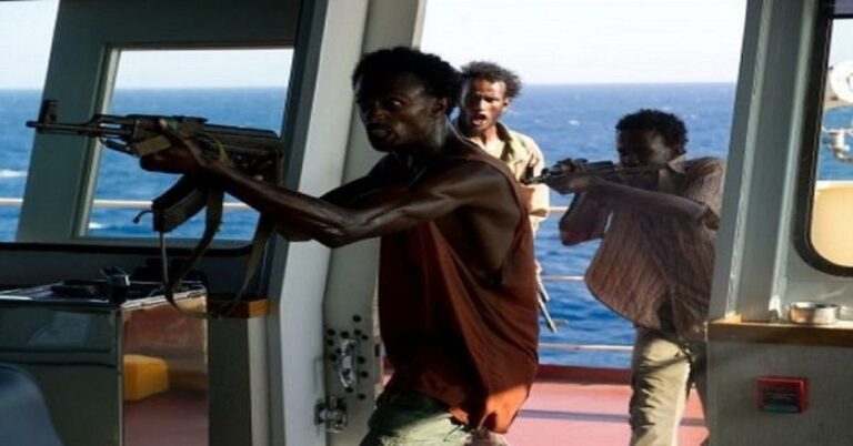 La verdadera historia de los piratas somalíes o cuando un país perdido creó su propio monstruo 4 En la foto, una escena de una película sobre los piratas somalíes