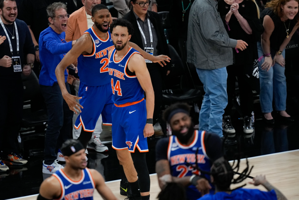 En la foto, Knicks celebran ante Spurs
