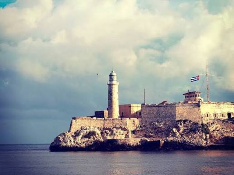 Estar lejos no es dejar de estar 1 En la foto, El Morro y la entrada de la Bahía de La Habana